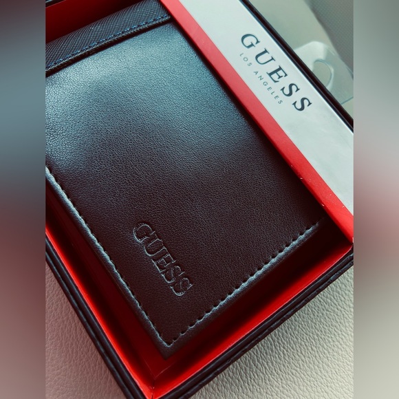 NWT! Guess men’s wallet in rich dark brown - Picture 2 of 7